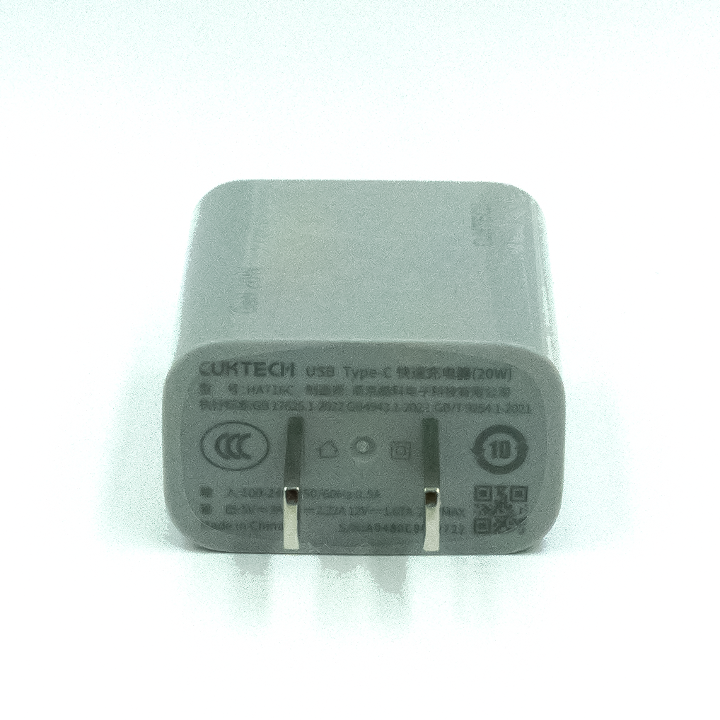Cargador Cuktech 20w GaN con cable tipo C-C